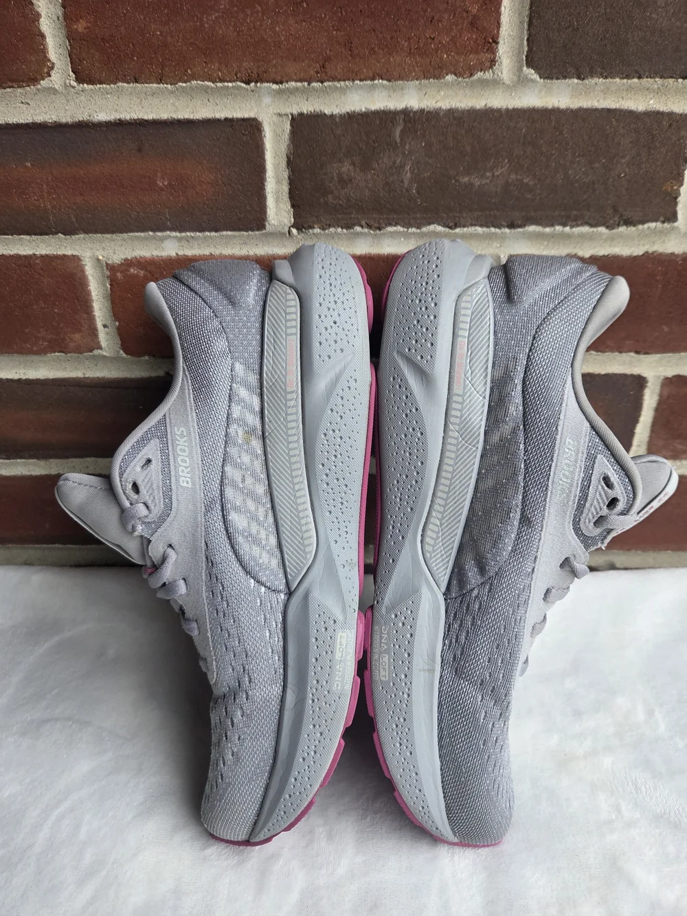 Brooks Adrenaline GTS 24 Gray Pink Running Shoes Women's Size 9 B Stability